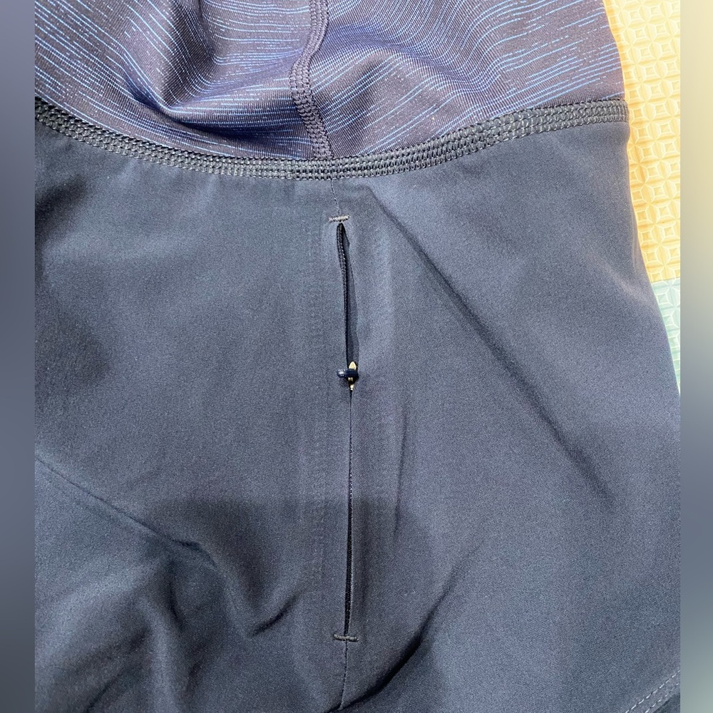 NWT Outdoor Voices Hudson 4” shorts, Navy. Interior key and exterior zip pocket - Picture 7 of 7
